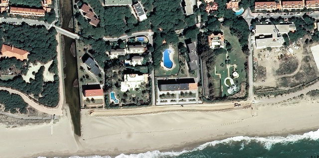 Imatge de sat�l�lit de les Obres de construcci&oacute; del nou tram del passeig mar&iacute;tim de Gav&agrave; Mar (Mar&ccedil; de 2008)